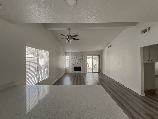 Building Photo - 8423 Palmada Dr