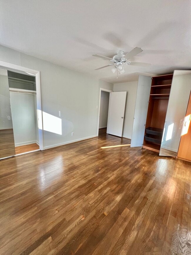 Building Photo - Beautiful 4 BR + den 2 FB home in corner lot!