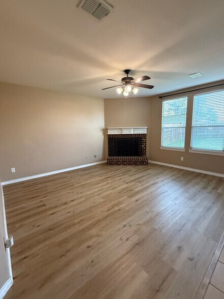 Building Photo - 2833 Shoreline Way