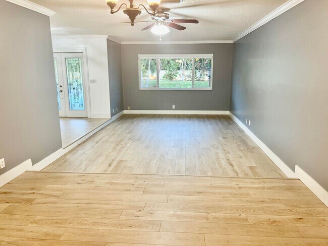 Building Photo - 2631 SW 4th St