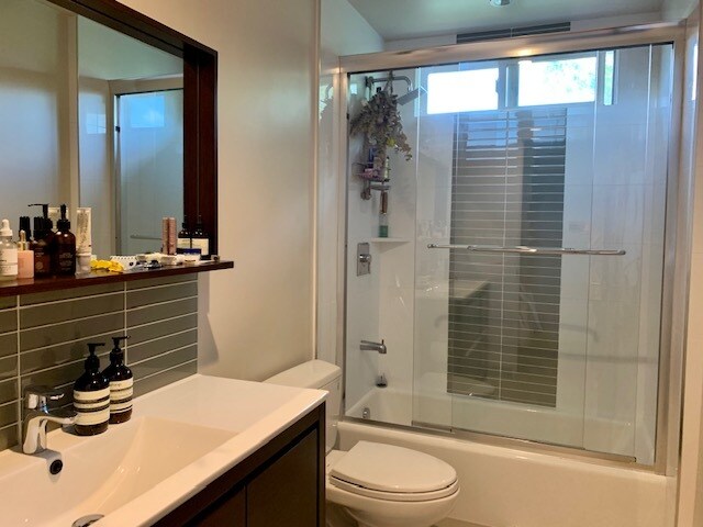Bathroom - 502 N San Vicente Blvd
