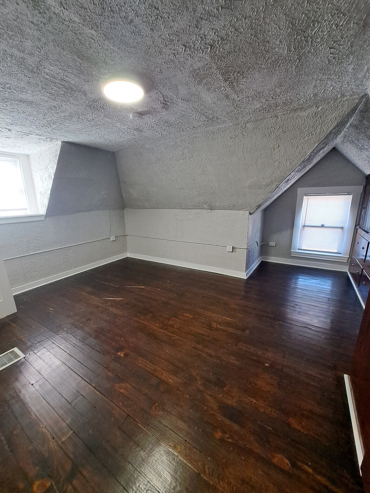 Building Photo - 454 Freeport St