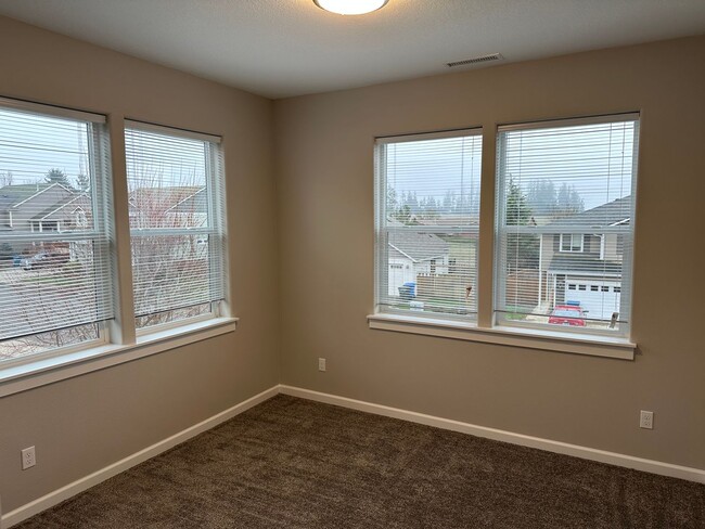 Building Photo - 418 /201 Duplex