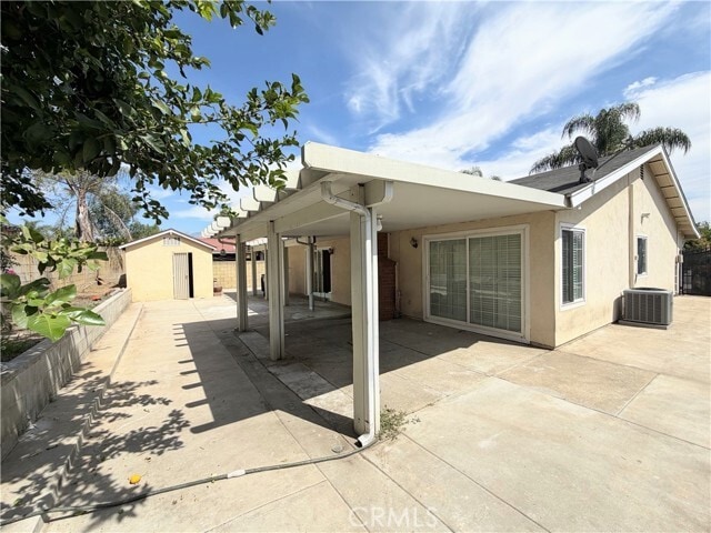 Building Photo - 1620 S Cypress Ave