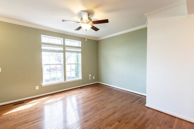 Building Photo - 2042 Lockwood Dr