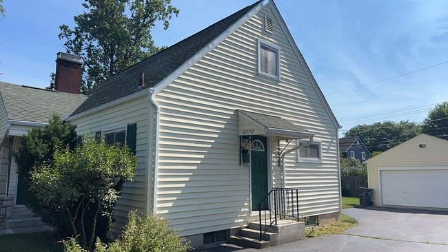 Building Photo - 3 Bed, 1.5 Bath Single Family Home - Upper Arlington, OH