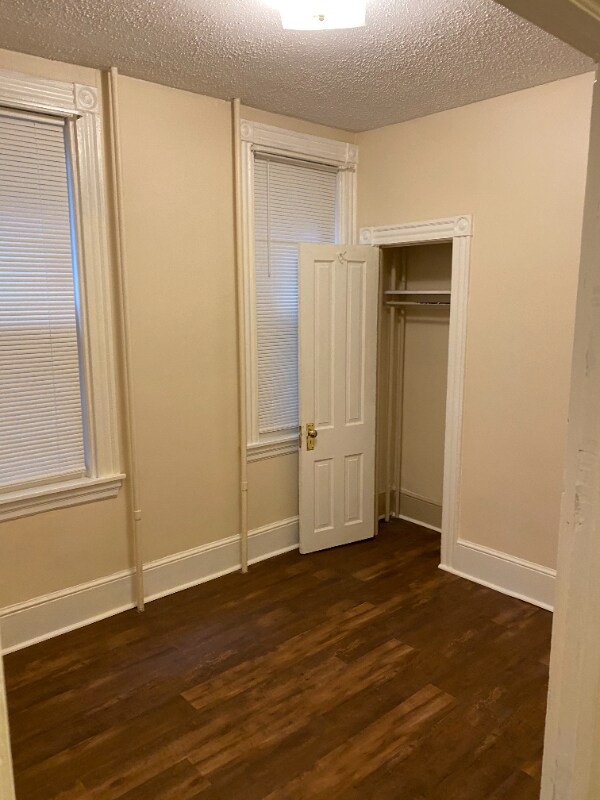 Building Photo - 428 W King St