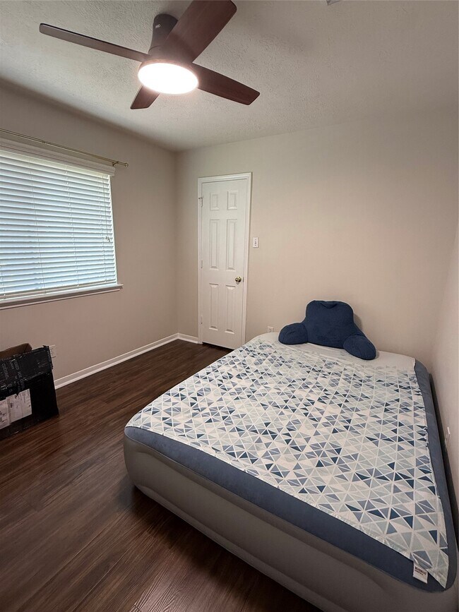 Building Photo - 11807 McKinney Falls Ct