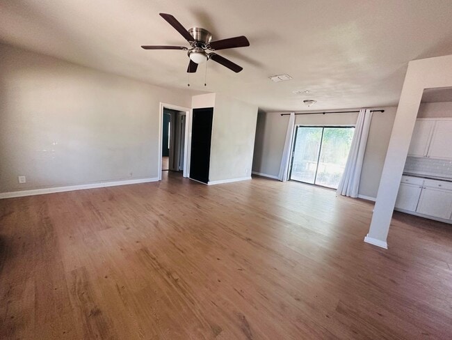 Building Photo - 1325 Tyler Ave