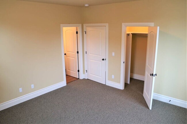 Building Photo - New Home! 5 Bedroom, Bonus Room, 6 Bathrooms