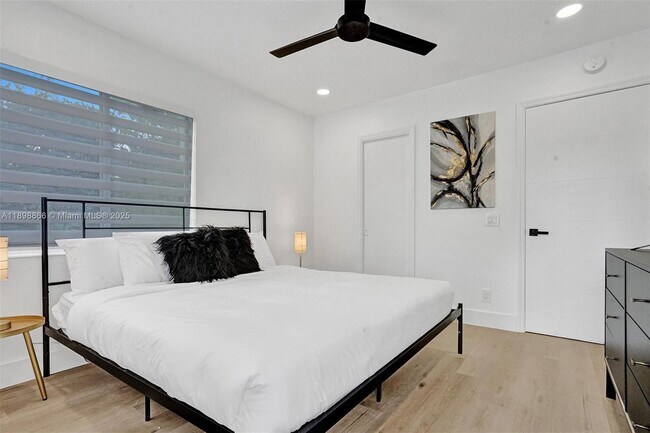 Building Photo - 725 Harrison St