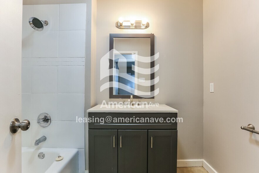 Building Photo - 2515 Montreal Dr