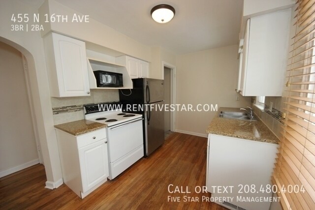 Building Photo - 3 Bedroom Home Available in the University...
