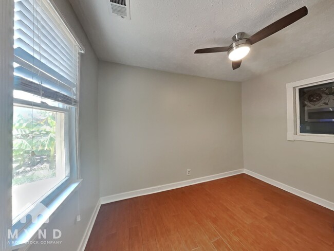 Building Photo - 131 Lake Run