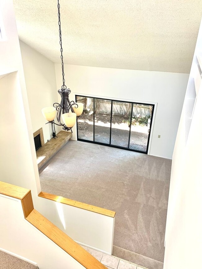 Building Photo - Ojai's Creekside Village Condo!