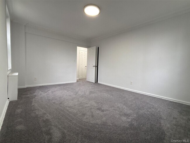 Building Photo - 50 S Middle Neck Rd