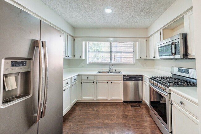 Building Photo - 348 N Birchwood Dr