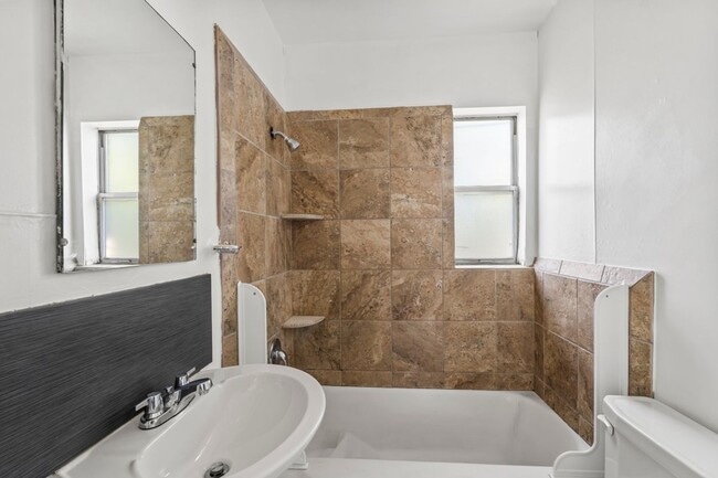 Building Photo - Spacious One Bedroom right by the Capitol