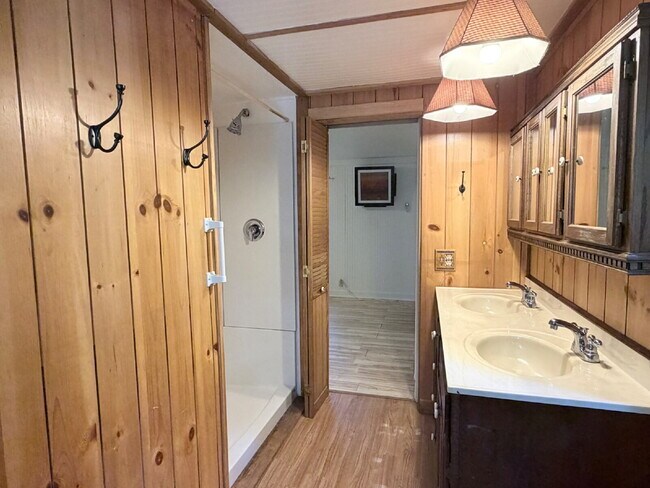 Building Photo - Live Surrounded by Nature | 3 Bedroom Home on 27 Private Acres in Saluda