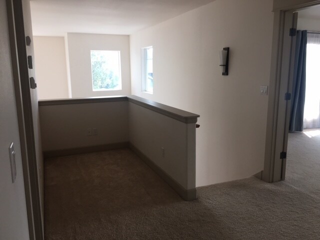 Building Photo - Partially furnished short term  West Side Location