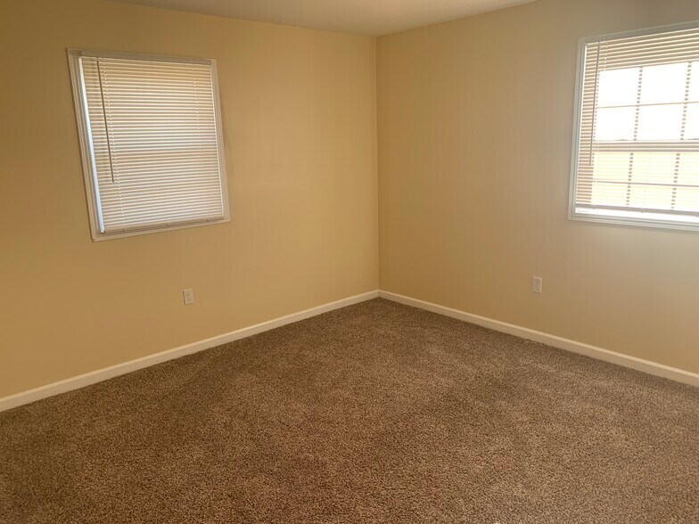 Building Photo - 709 Flintridge Dr