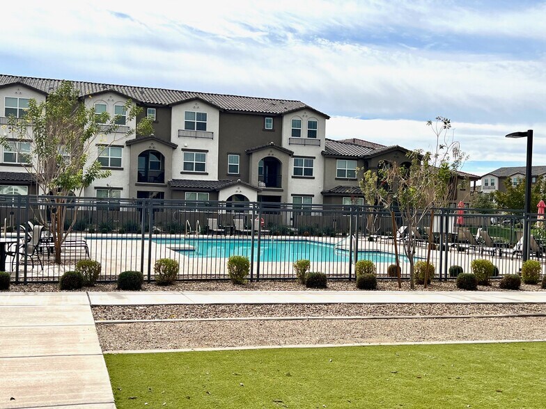 Building Photo - 1255 N Arizona Ave