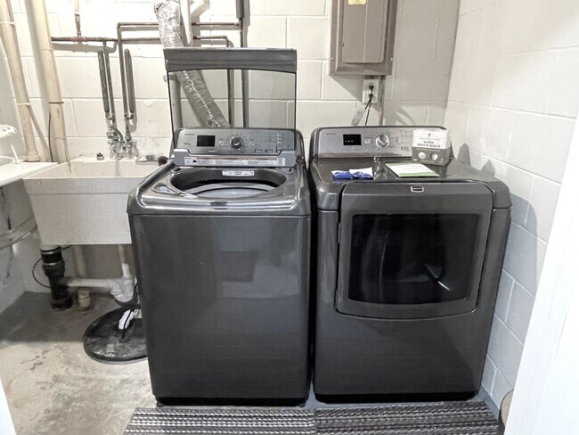 Building Photo - 317 N Wasson Ln