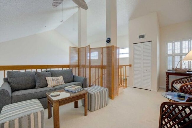 Building Photo - 143 Bay Colony Dr N