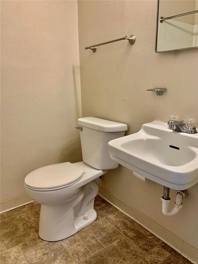 Building Photo - 1011 Pine St