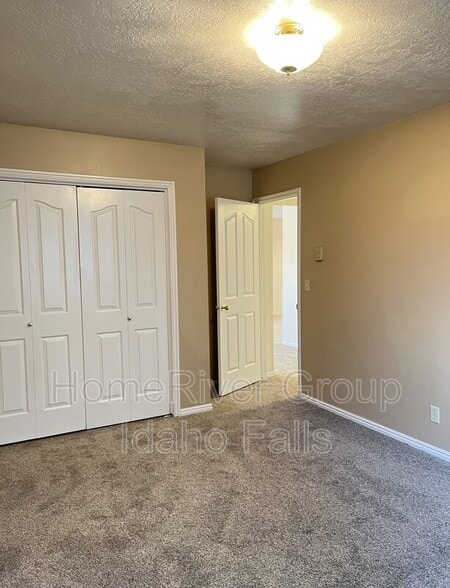 Building Photo - 2080 Meppen Dr