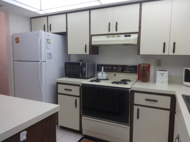 Building Photo - GREAT PRICE!  2BR/1.5 BATH - 2 month minimum rental