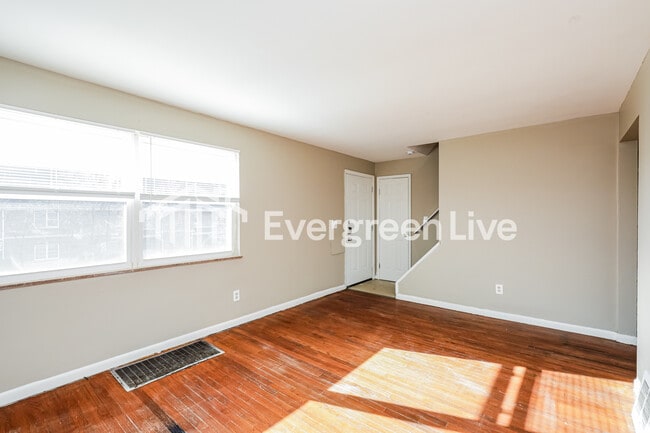 Building Photo - 3454 Robinet Dr