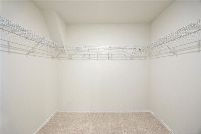 Building Photo - Light-Filled Home in Amenity-Rich Community with Pool & Park!