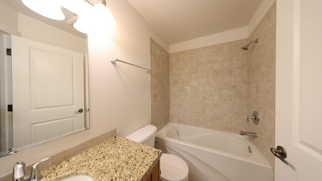 Building Photo - 3 Bed 2.5 Bath - Pet Friendly - WhidbeyHea...