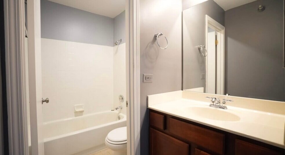 Building Photo - 104 Glengarry Dr