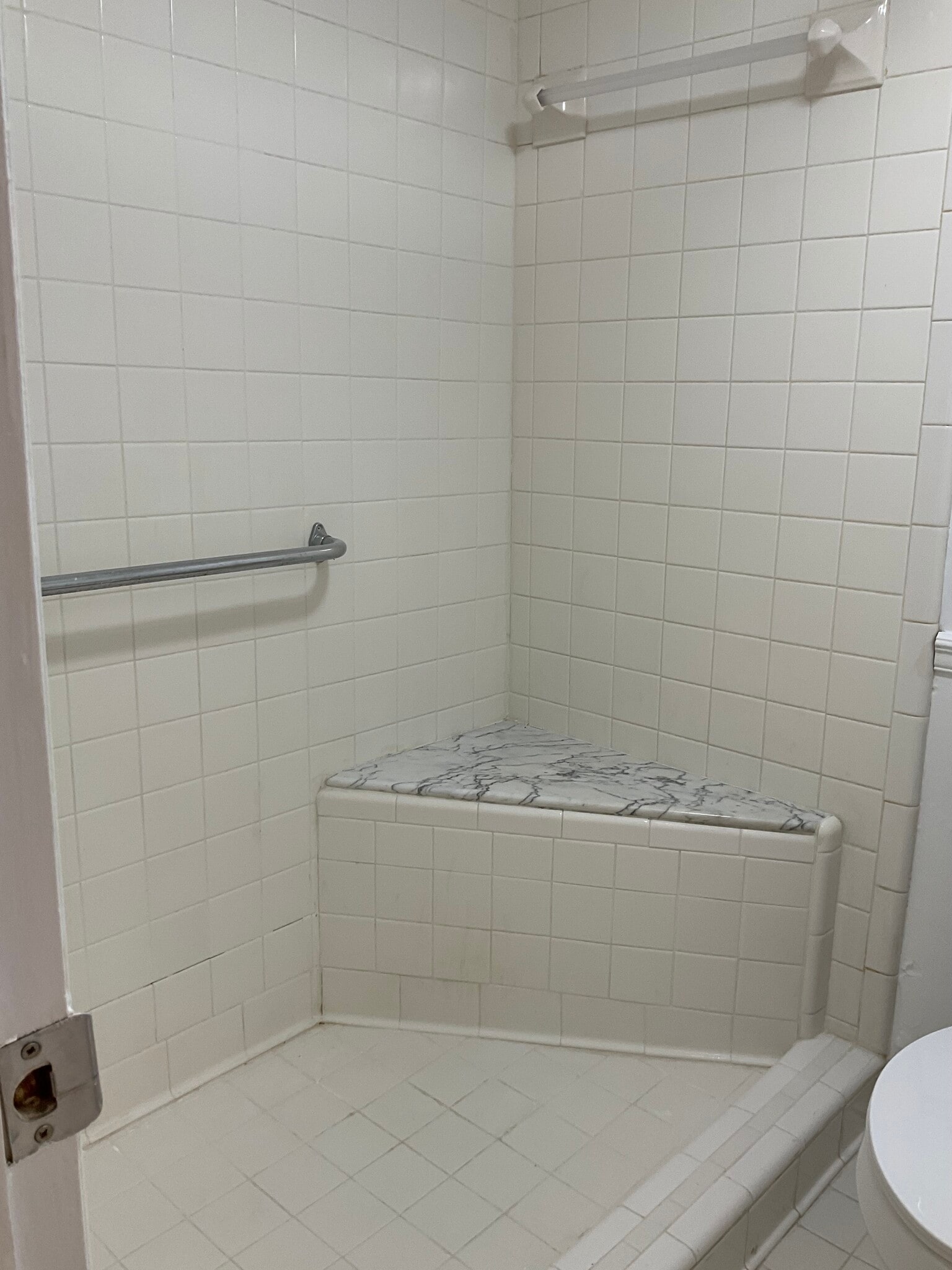 Walk in shower - 1001 Woodland Vlg