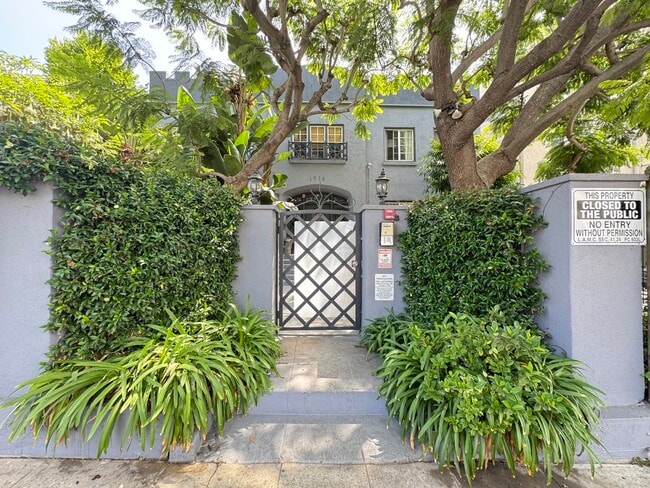 Building Photo - 1960 Argyle Ave