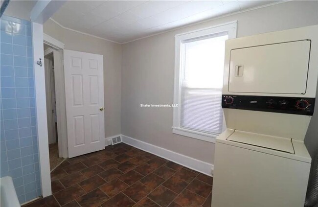 Building Photo - 429 E Frankford St