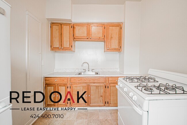 Building Photo - 610 S Kenmore Ave