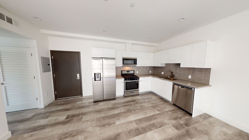 Interior Photo - 12905 Landale Street