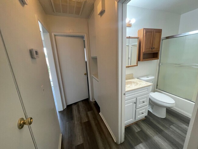 Building Photo - 3711