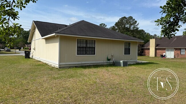 Building Photo - *Ask about a month for FREE with a one year lease agreement*