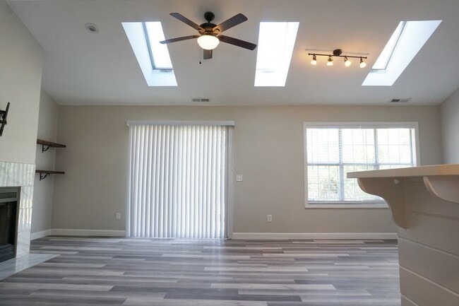 Building Photo - 7017 Farrington Farms Dr