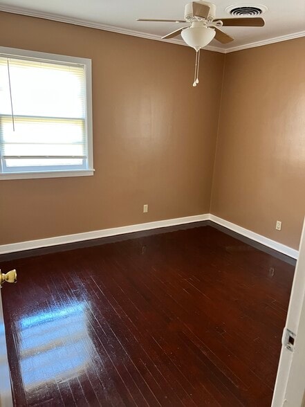 McCrary Bed (2) - 508 N McCrary Rd