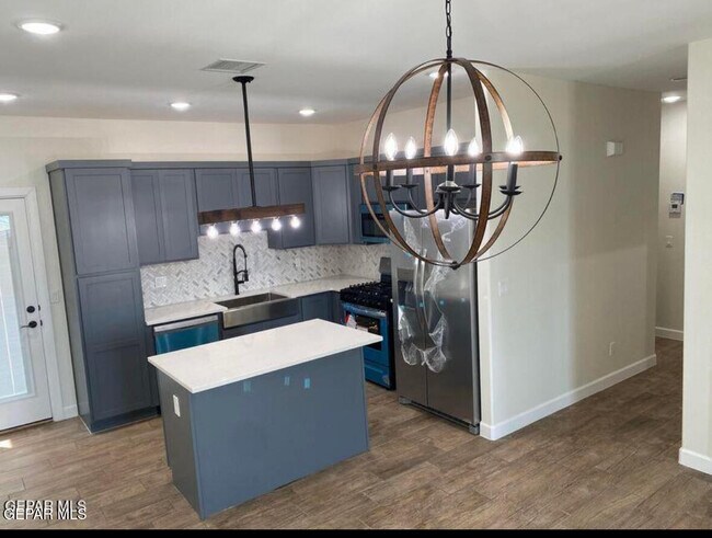 Building Photo - 453 Sun Temple Rd