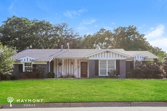Building Photo - 2316 Lynnhaven Rd