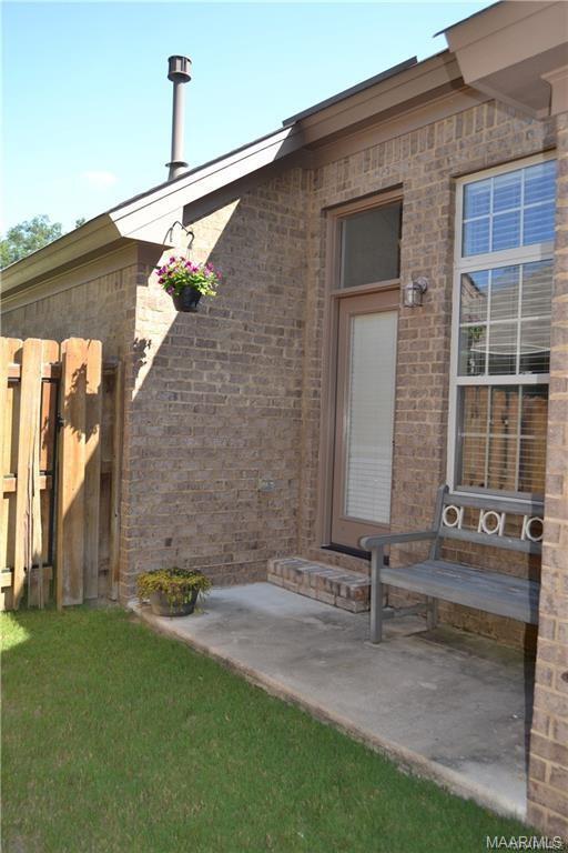 Building Photo - 9624 Gunnison Dr