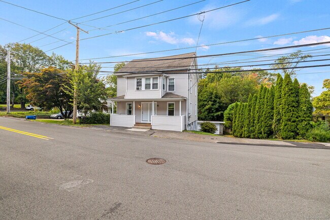 Building Photo - 143 Kneen St