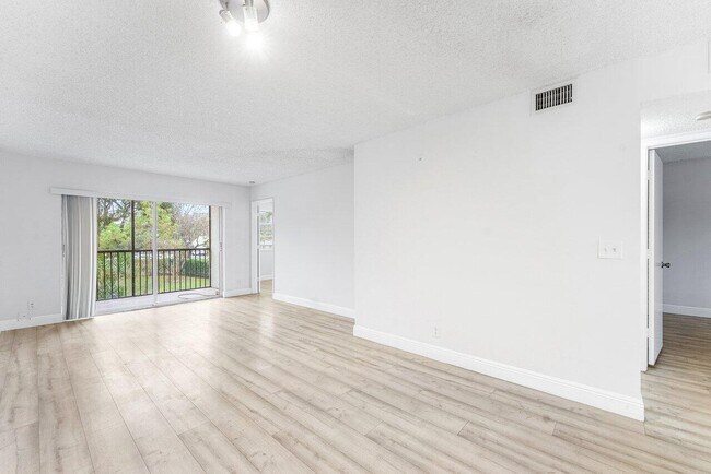 Building Photo - 2230 N Cypress Bend Dr