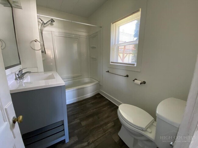 Building Photo - 2 W 4th St